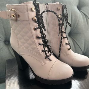 Brand New Guess White and Black Boots Size 6.5